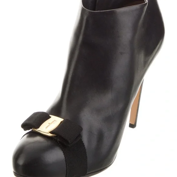 Ferragamo Elegant Black Ankle Boots with Gold Accent - Picture 3 of 5